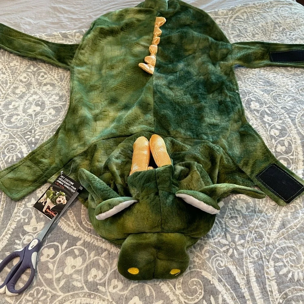 DRAGON HALLOWEEN COSTUME FOR DOGS BRAND NEW WITH TAGS never worn green Velcro